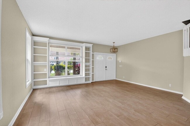 Building Photo - 18196 Clear Brook Cir