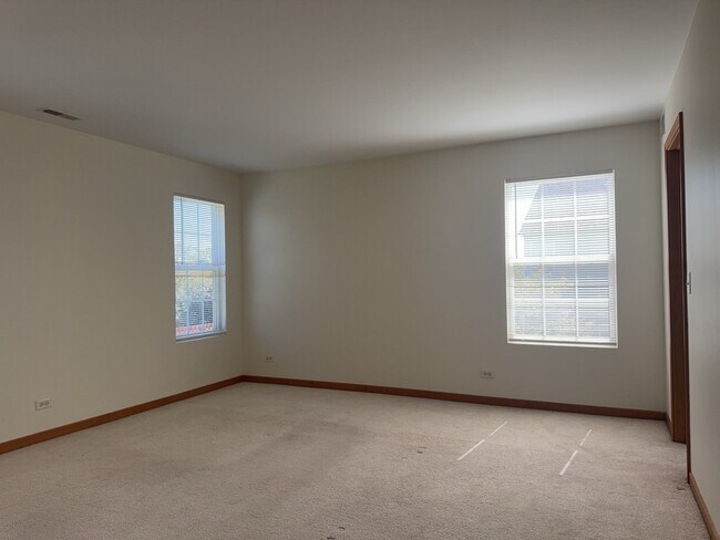 Building Photo - 2216 Evergreen Cir