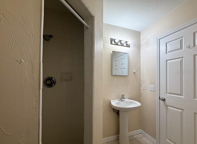 Building Photo - 4003 SW 27th St