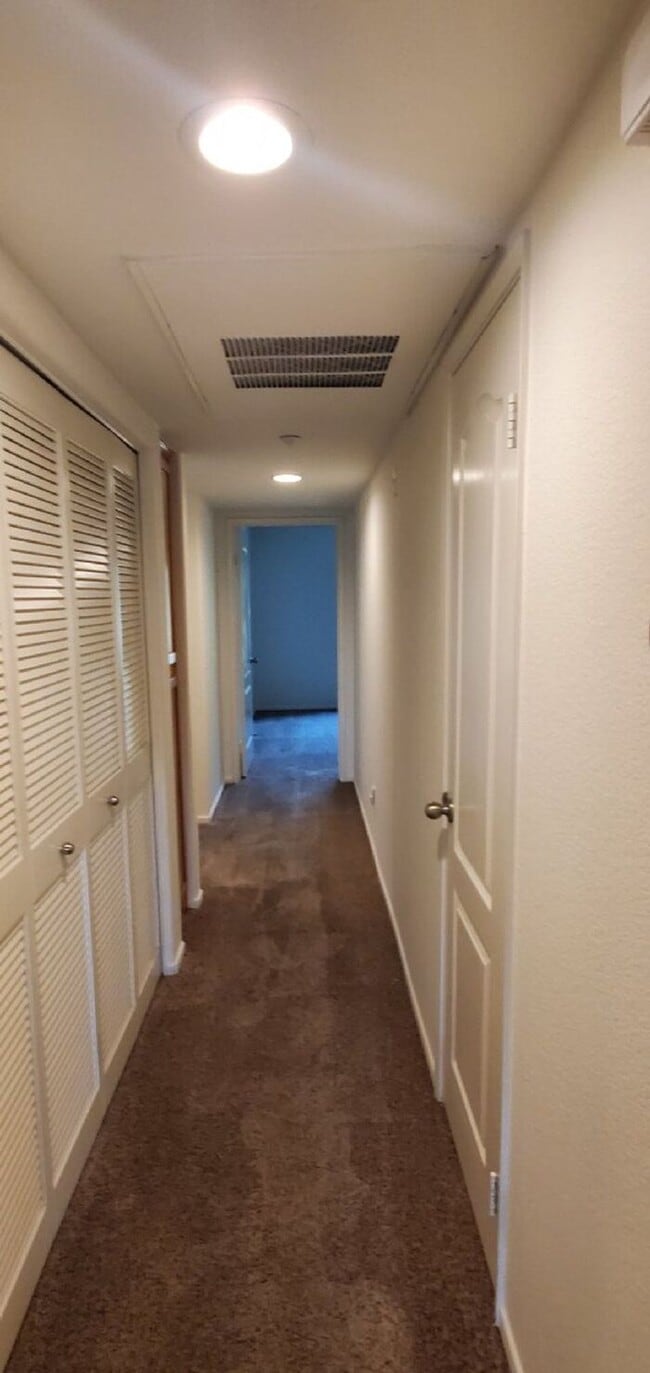 Building Photo - 2 Bed, 2 Bath located within Point Loma an...