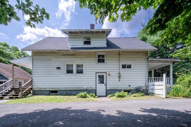 Building Photo - 614 Hoosick St