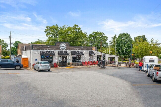 Building Photo - 1013 Shady Ln