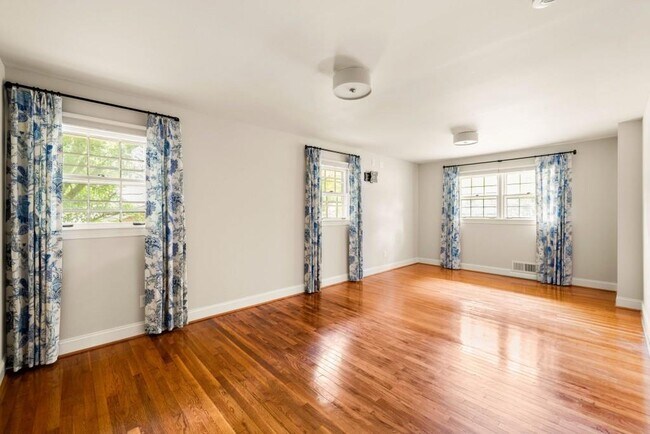 Building Photo - 2646 Caladium Dr NE