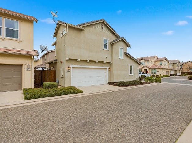 Building Photo - Spacious 3-bedroom home offering 1,785 sq ft of comfortable living space.