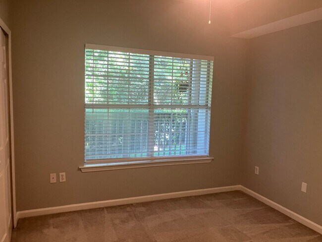 Building Photo - 2 BR / 2 BA @ The Legends