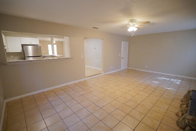 Building Photo - 2808 Southwood Dr