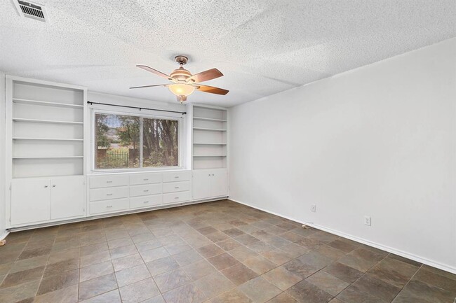 Building Photo - 8301 Greenslope Dr