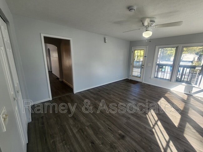 Building Photo - 4401 Bellevue Ave