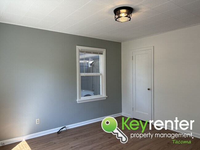 Building Photo - Gorgeous 3Bed/2Bath In the Heart of Tacoma!