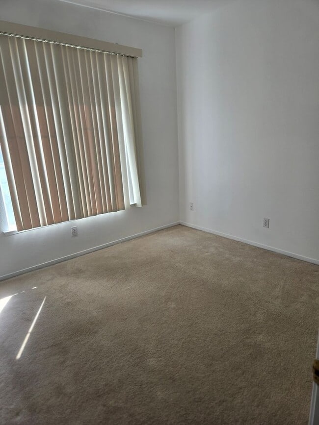 Building Photo - Three bedroom, fresh paint and pool!