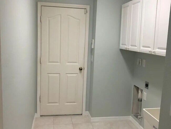 Building Photo - Spacious Luxury Pool Home | 4BR + Office + 3-Car Garage