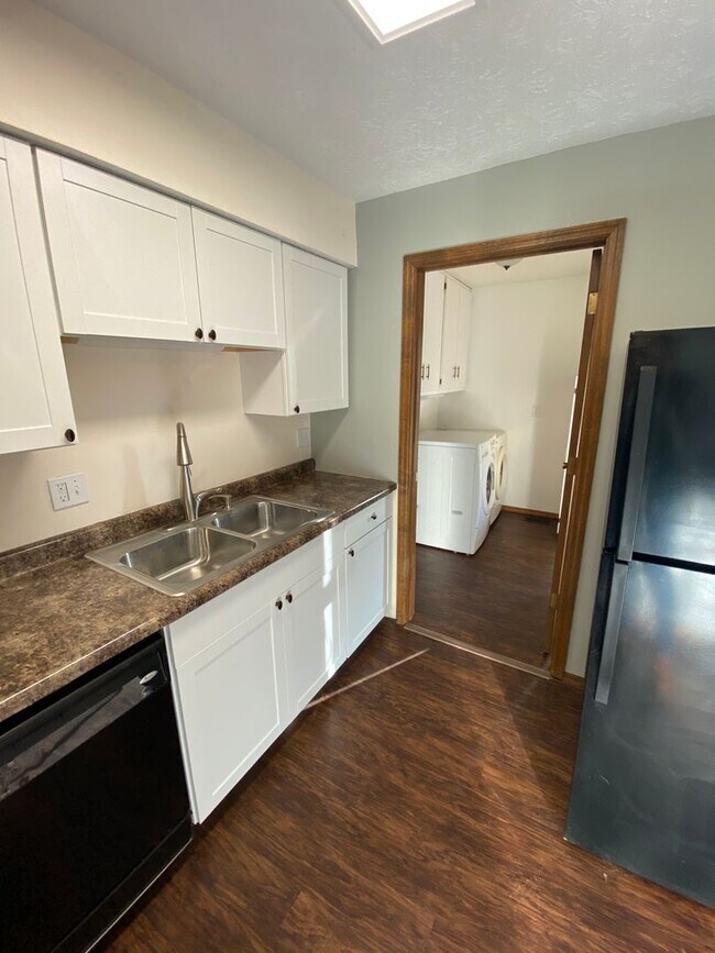 Building Photo - 1612 E Harrison St