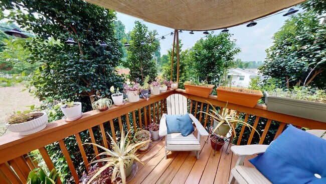 Building Photo - $500 OFF 1st Month's Rent if Leased by 07/...