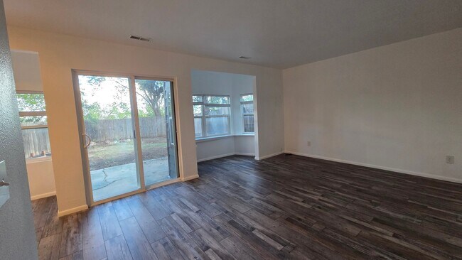 Building Photo - 2205 Friendship Cir