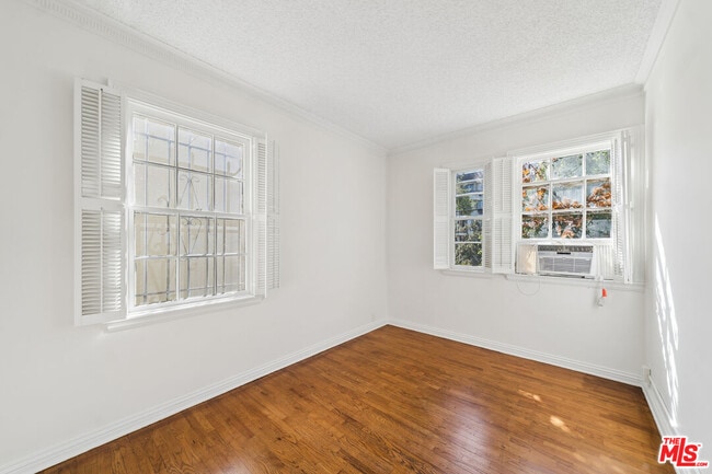 Building Photo - 1284 S Beverly Glen Blvd