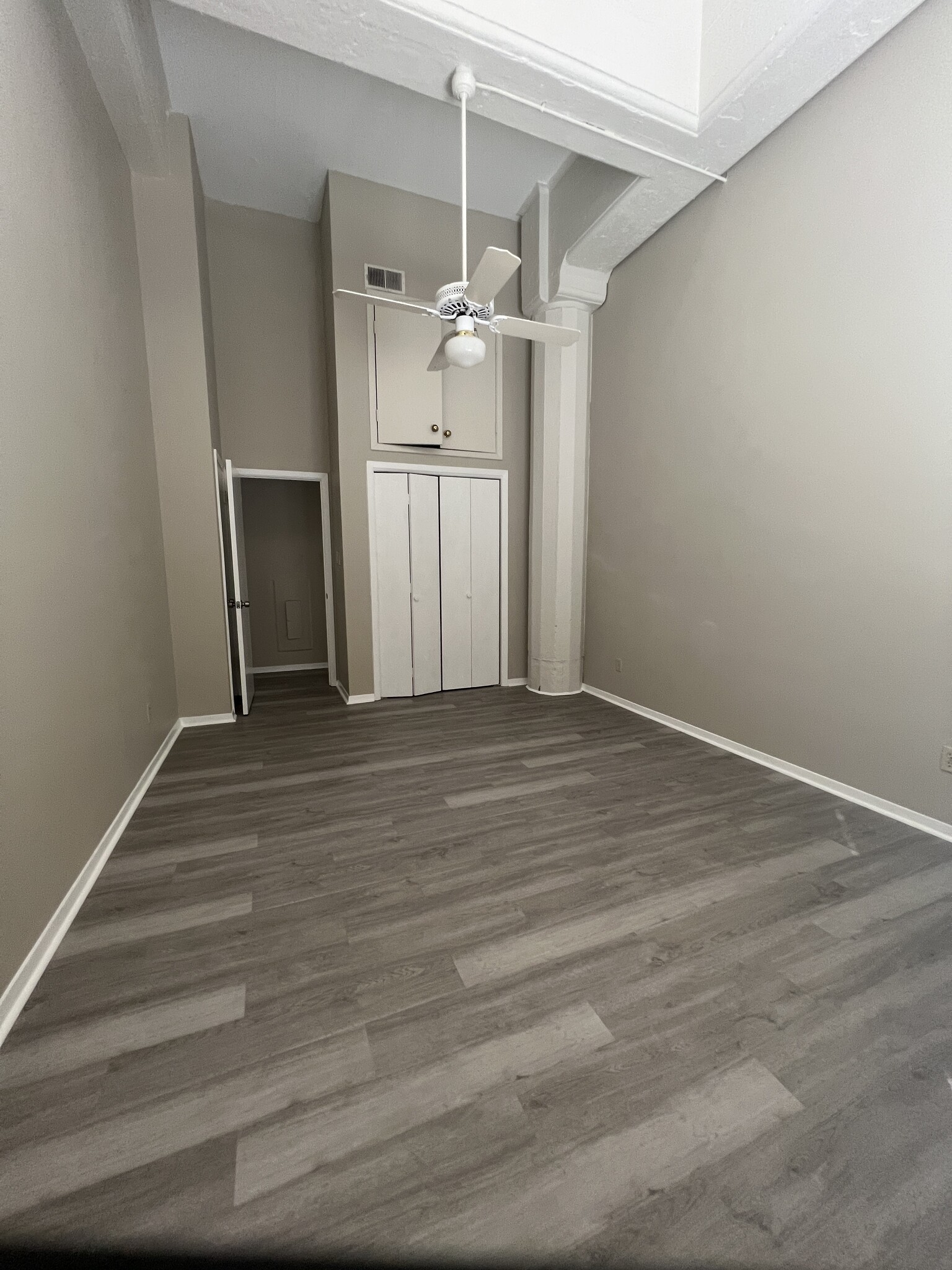 SMALLER BEDROOM OFF HALLWAY - 333 Julia St