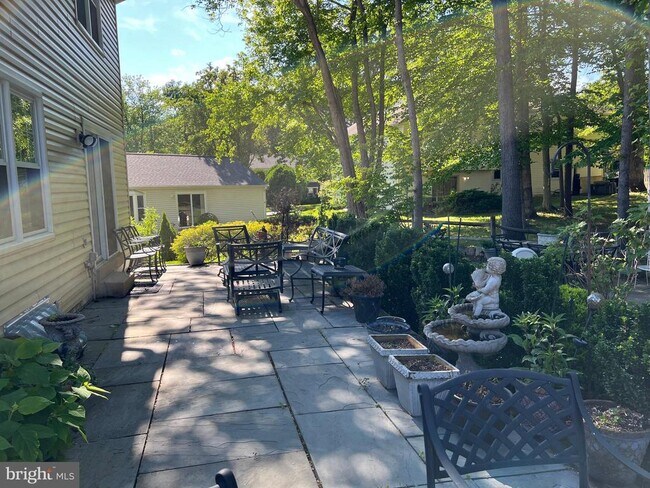 Building Photo - 9502 Tregaron Pl