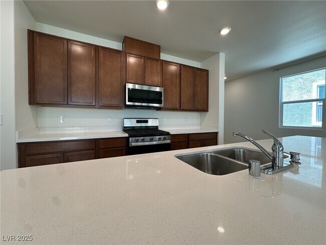Building Photo - 6988 Sylmar Ave