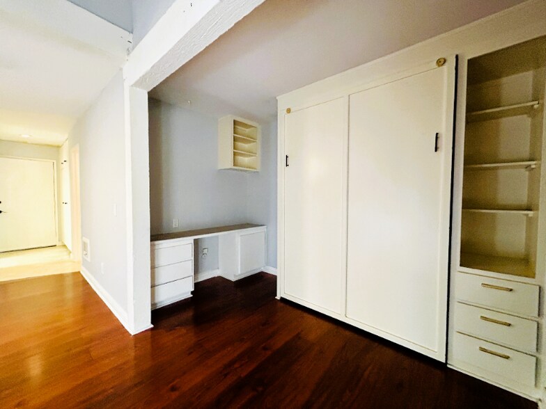 Building Photo - 1040 W MacArthur Blvd