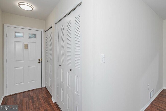 Building Photo - 56 Barberry Ct