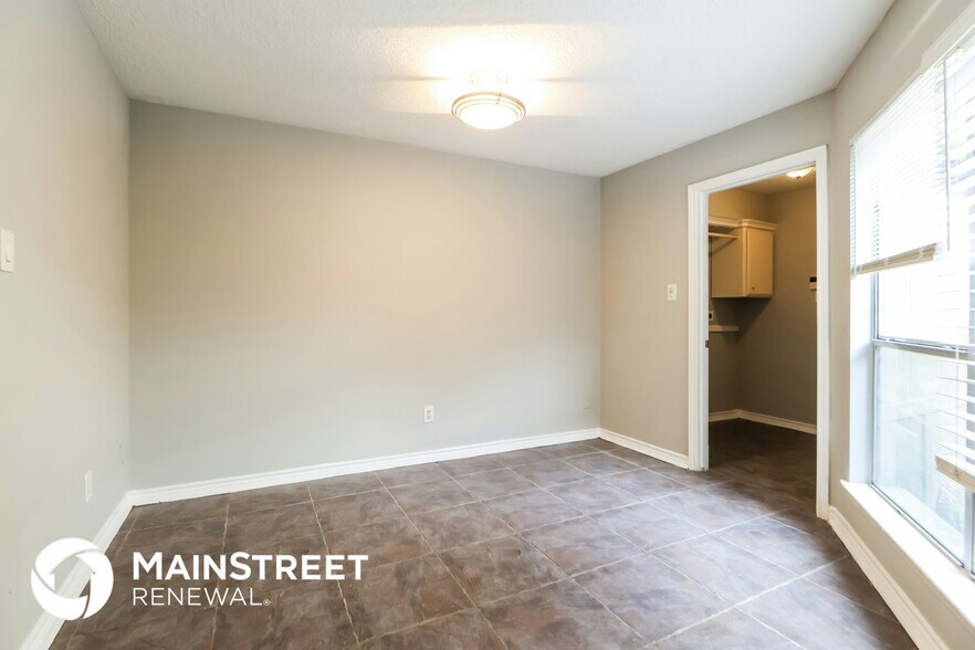 Building Photo - 1607 Bodart Cir