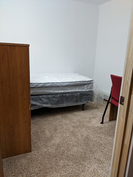 Building Photo - 17 Walnut St