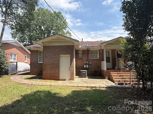 Building Photo - 3721 Driftwood Dr