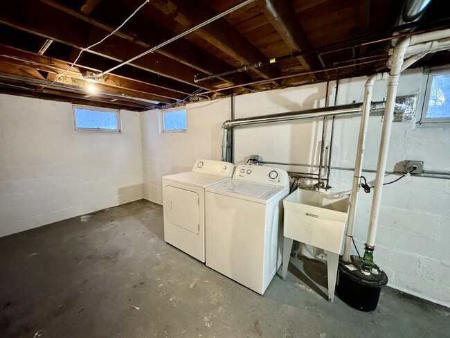 Building Photo - 28W791 Batavia Rd