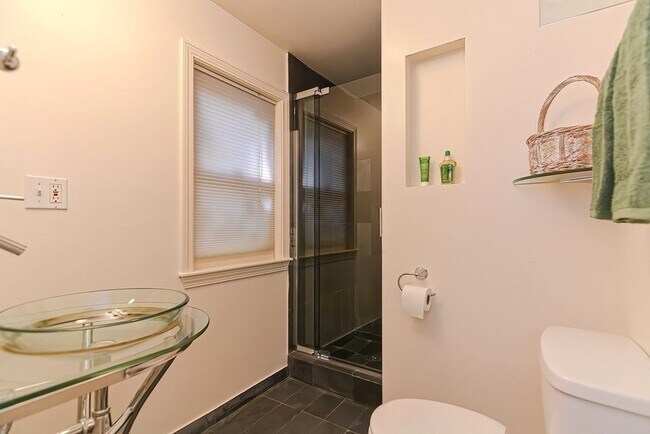 Building Photo - 10 Hancock St