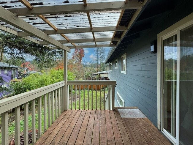 Building Photo - 725 Mimosa Ave