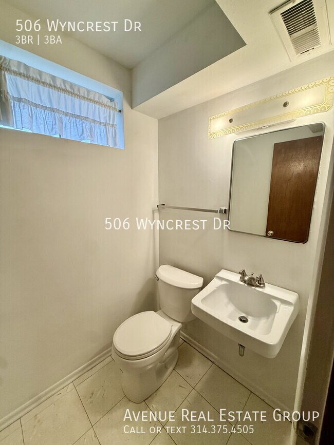 Building Photo - 506 Wyncrest Dr