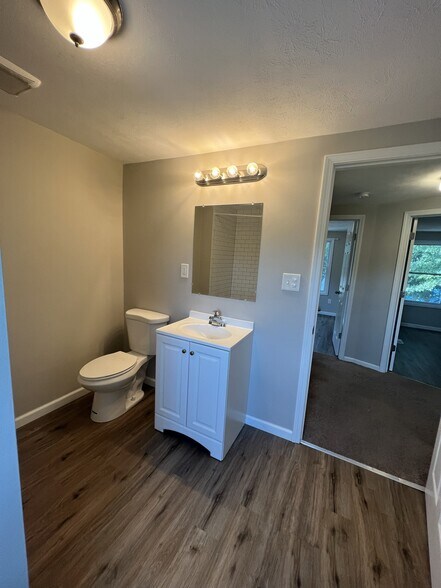 Building Photo - 454 Kling St