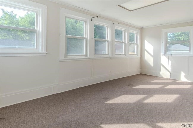 Building Photo - 363 Brainard St