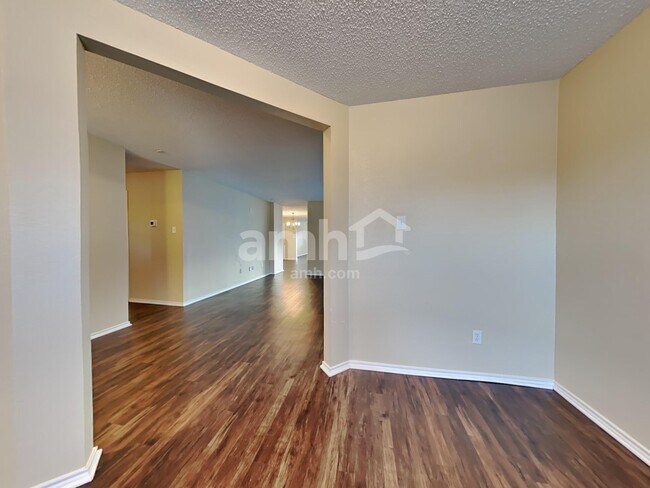 Building Photo - 115 Clover Leaf Ln