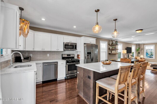 Building Photo - 510 Lareine Ave