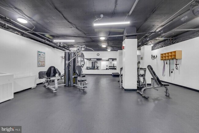 Building Photo - 2500 N Van Dorn St