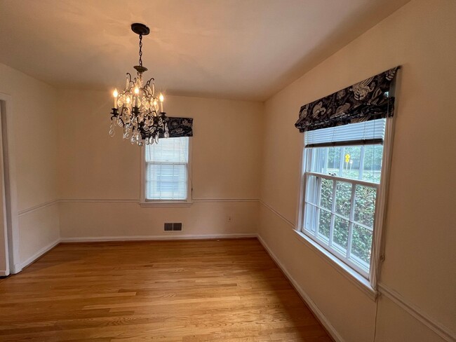 Building Photo - 4br 3.5ba home in Chevy Chase MD