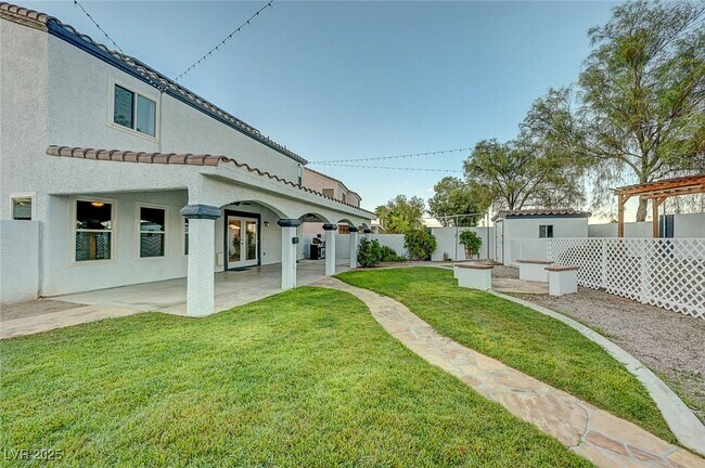 Building Photo - 5470 Logville St