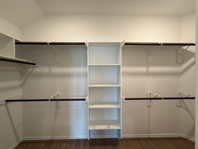 Building Photo - 14242 Walworth Crk Ct