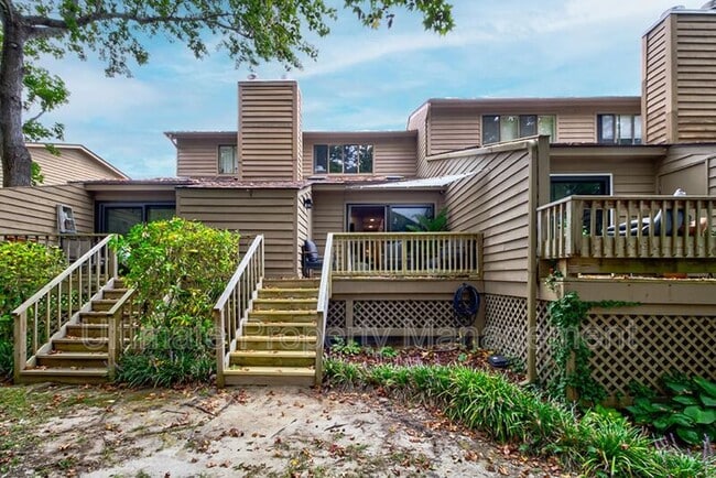 Building Photo - 207 St Luke Ct