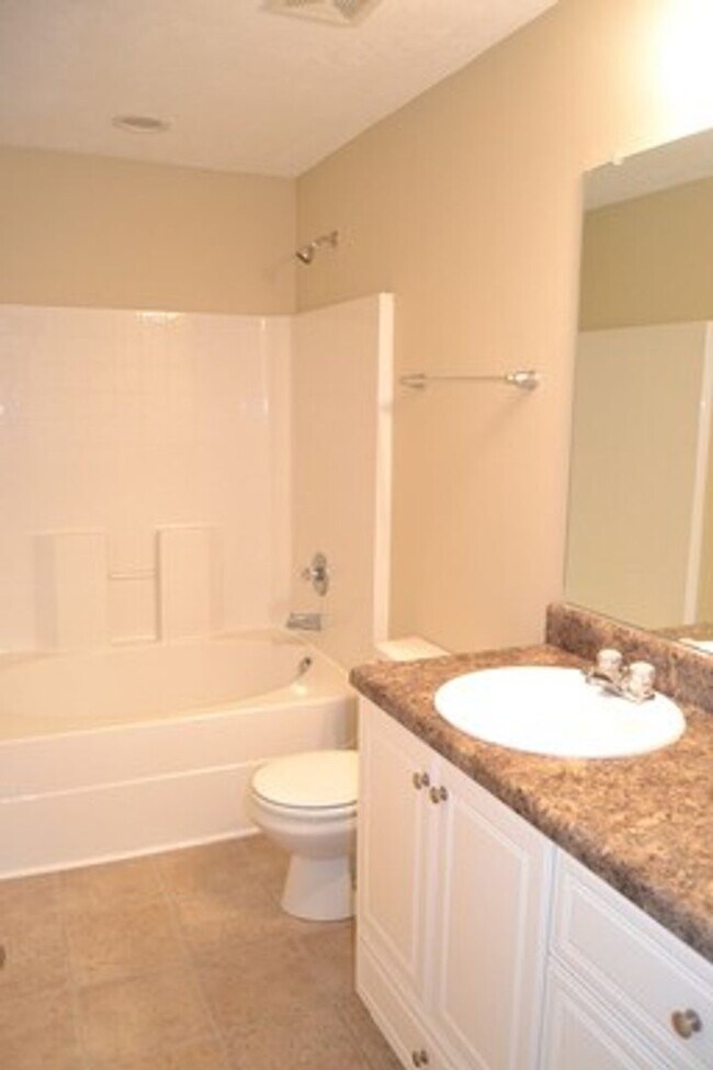 Building Photo - Cute 2 Bedroom Townhouse - Close to Shopping & Restaurants! Near I-20 and Washington Rd
