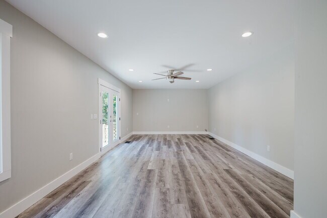 Building Photo - Secluded Four Bedroom Home on Seven Acres in Midway Farms!