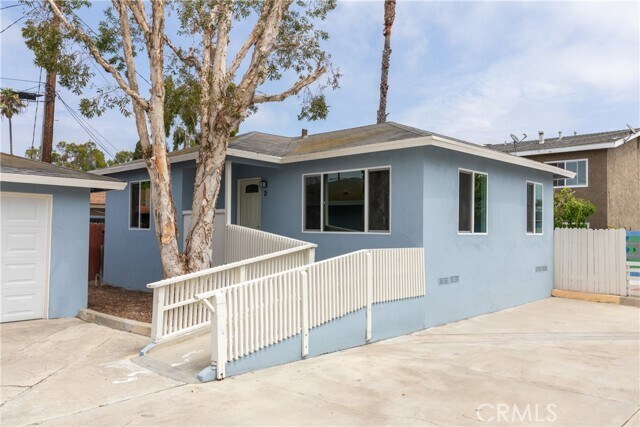 Building Photo - 2218 Placentia Ave