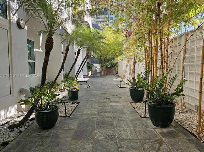 Building Photo - 234 NE 3rd St