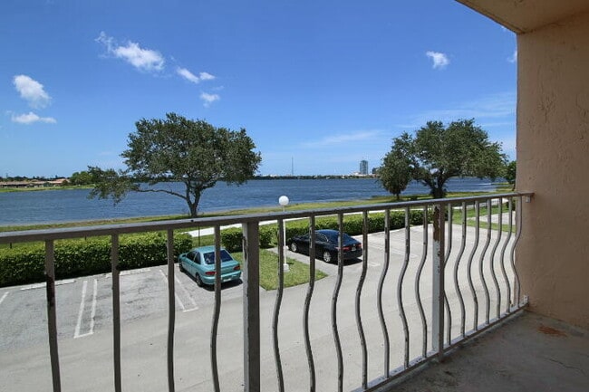 Building Photo - 470 Executive Center Dr