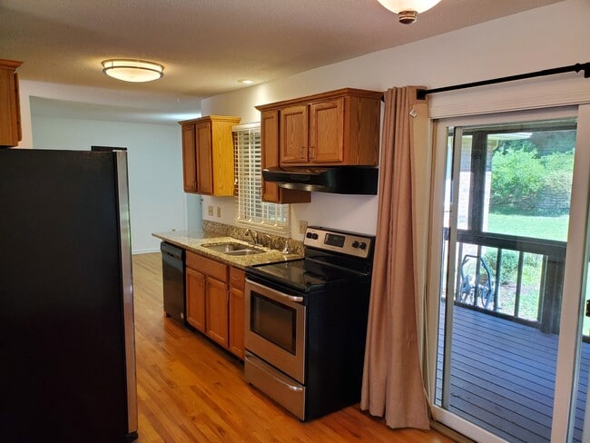 Galley style kitchen - 40 Bluebird Lane