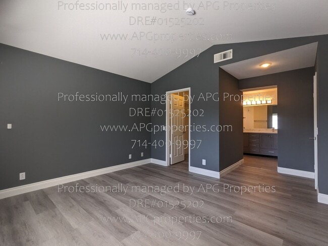 Building Photo - 3519 E Balmoral Dr