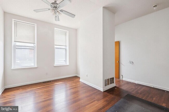 Building Photo - 1806 W Diamond St
