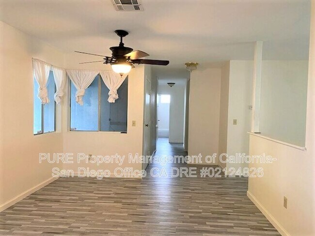 Building Photo - 2925 Luana Dr