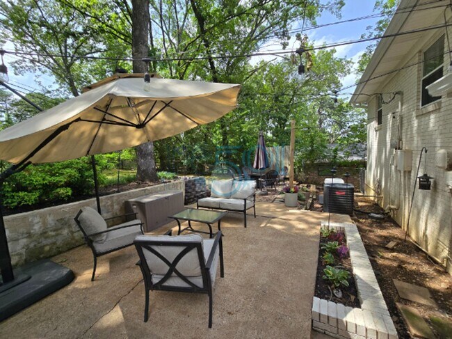 Building Photo - *Coming Available In Late June* Updated Midtown is a MUST see!